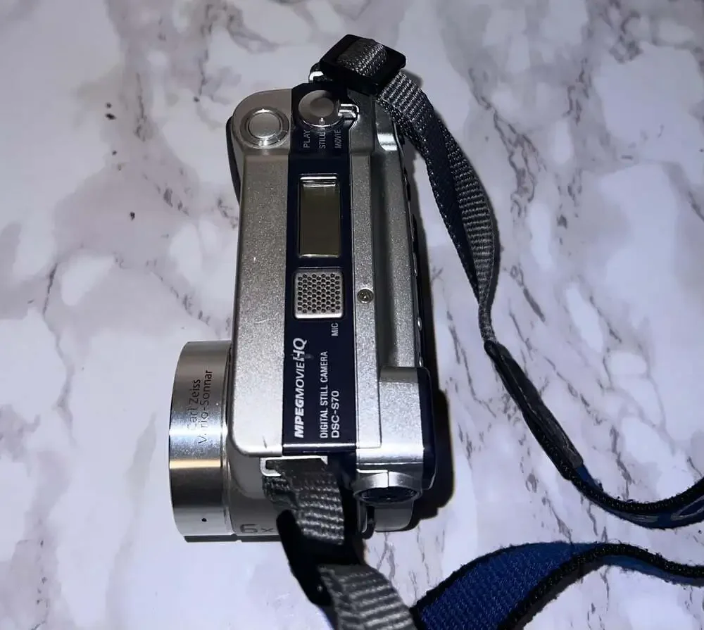 Sony Cyber-shot DSC-S70 3.3MP Digital Camera with 64MB Memory Stick & Battery